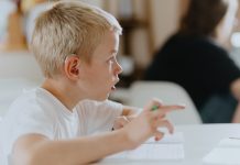 „Der Fehler steckt im System“ – Bildungsforscherin kritisiert sonderpädagogische Diagnoseverfahren und: Stillstand bei der Inklusion