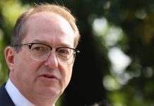 Dobrindt: “Zivile Verteidigung gehört in die Schulen” – Pflicht-Doppelstunde pro Halbjahr