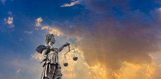 Umstrittene Pflichtstunden-Erhöhung: Lehrerverbände klagen “durch alle Instanzen”