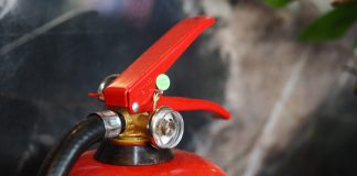 Mit Feuerlöscher in Schule herumgesprüht: 33 verletzte Schüler und Lehrer