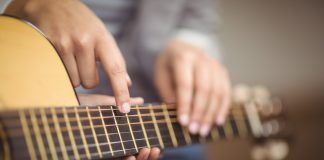 Nach Sozialgerichts-Urteil: Immer mehr Musikschulen stellen Lehrkräfte fest an