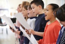 Maskenpflicht im Unterricht bleibt – außer beim Singen im Chor " "