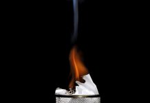 Schüler begeht Brandstiftung, darf nicht mit auf Ski-Freizeit – verklagt Schule