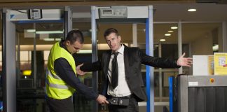 Bayerns Innenminister: „Kann jemand, der der AfD angehört, noch Lehrer sein?”