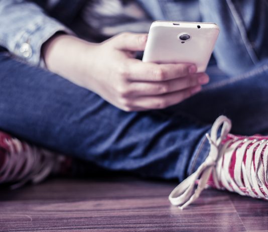 Kultusminister beraten über generelles Handy-Verbot an Schulen – GEW hält dagegen: Wer soll das kontrollieren?