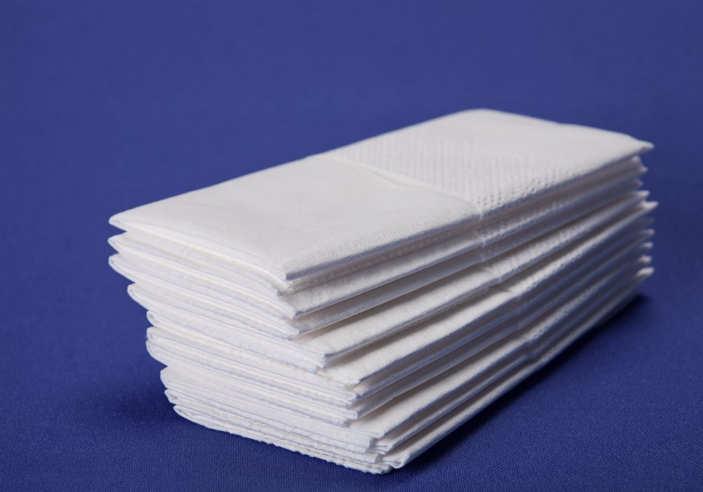 Übereinander gestapelte Papiertaschentücher
