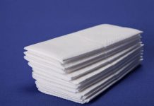 Übereinander gestapelte Papiertaschentücher