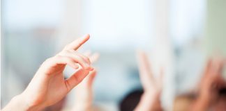 Schüler in Deutschland wünschen sich mehr politische Bildung: „So notwendig wie lange nicht mehr“