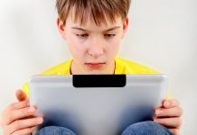 „Eine Baustelle“: Mobile Endgeräte ohne Jugendschutz – an Schulen keine Seltenheit