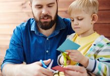 Gesucht und geschätzt, aber beobachtet: Erzieher kämpfen mit Vorbehalten