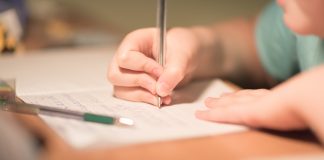 Zusammenhang von Rechtschreibung und Handschrift: Kinder nicht allein lassen!