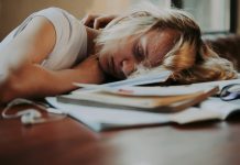 Immer mehr Schüler fühlen sich erschöpft: Krankenkasse fordert Schulfach Gesundheit