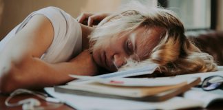 Immer mehr Schüler fühlen sich erschöpft: Krankenkasse fordert Schulfach Gesundheit