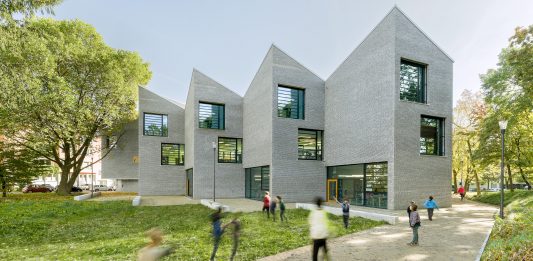 „Kein Lebens- und Lernort“: Warum die Architektur alter Schulen den Ansprüchen von zeitgemäßer Pädagogik nicht mehr genügt