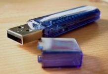 Der unscheinbare Stein des Anstosses ist ein simpler USB-Stick. (Foto: urulaia/pixelio)